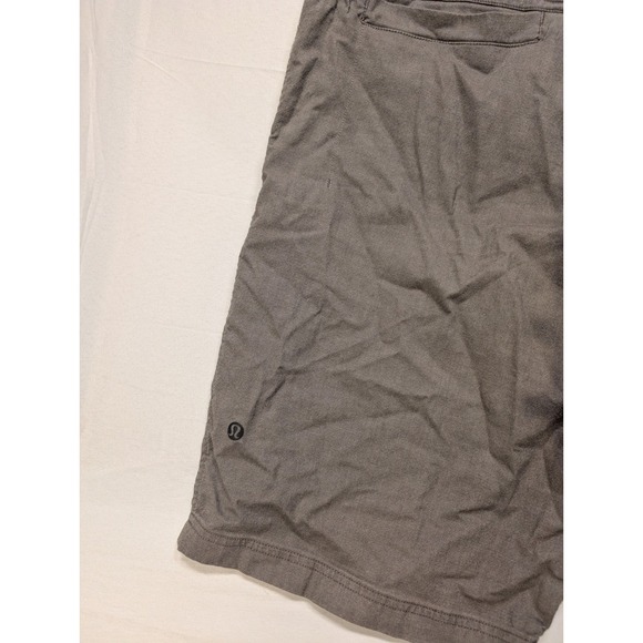 Lululemon The Works Short Mens 34 Grey Chino Style Technical Stretch Summer - Picture 7 of 8
